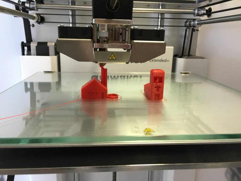Jak druk 3D rewolucjonizuje produkcję prototypów w przemyśle gumowym
